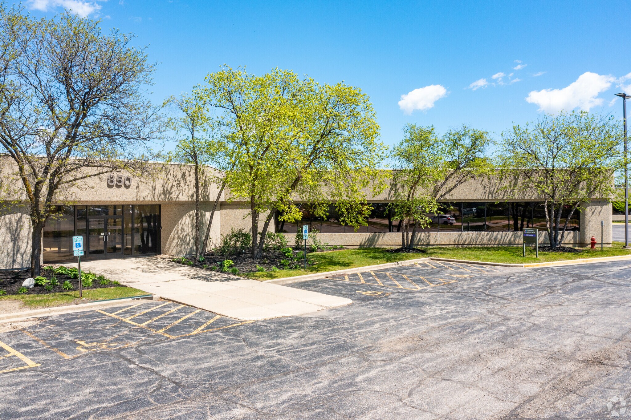850 E Algonquin Rd, Schaumburg, IL à vendre Photo principale- Image 1 de 14