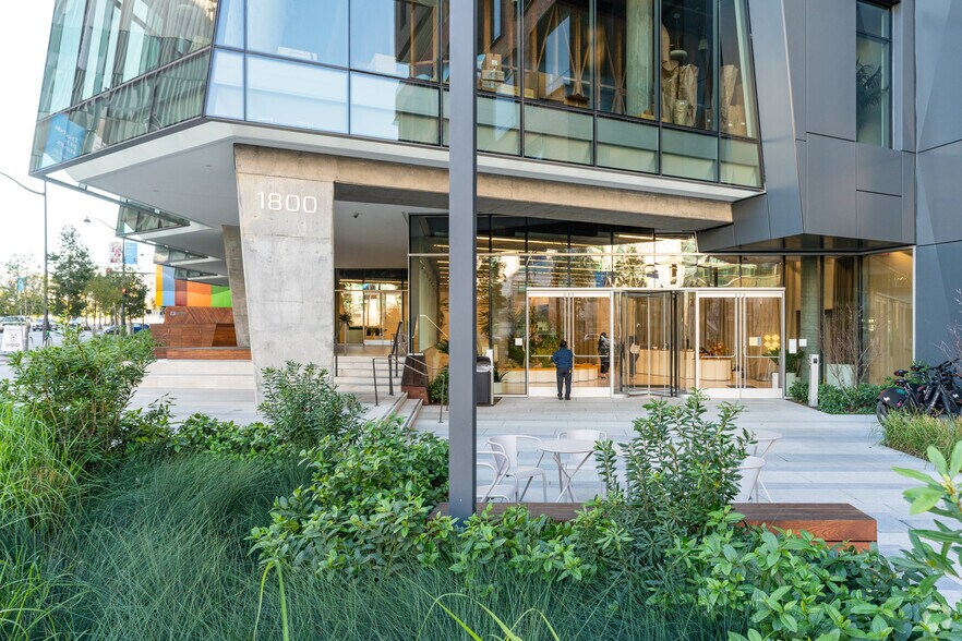 1800 Owens St, San Francisco, CA for lease - Building Photo - Image 3 of 9