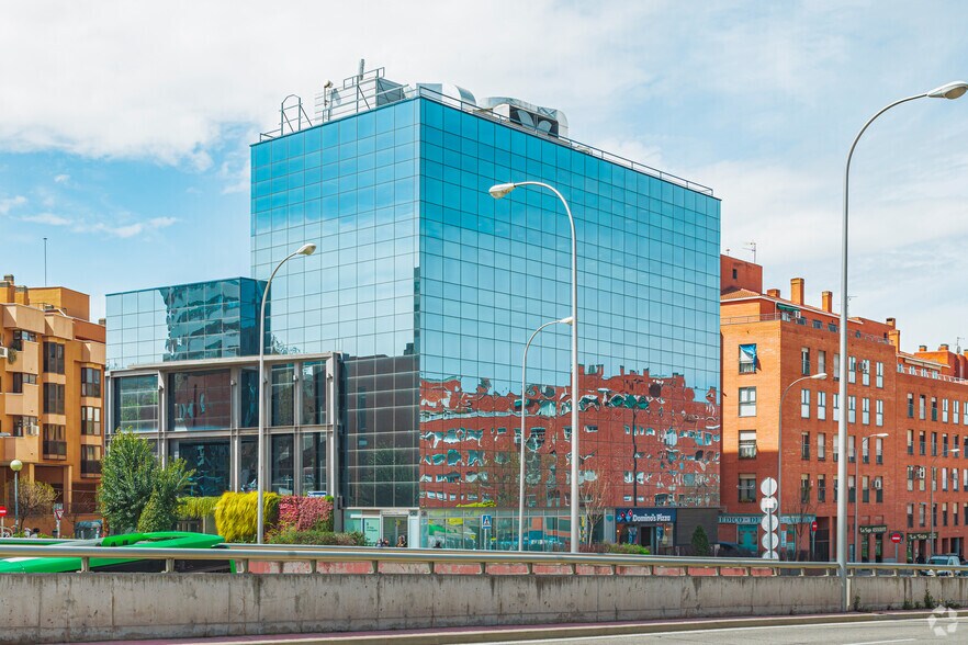 Avenida Asturias, 9, Madrid, Madrid à louer - Photo du bâtiment - Image 2 de 3