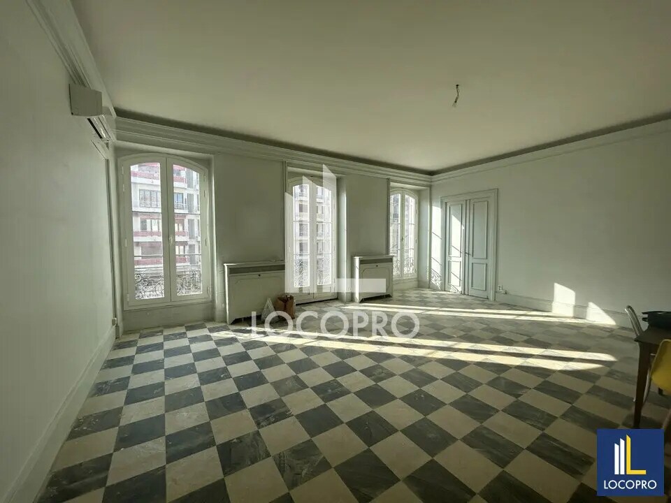 Office in Nice for lease Interior Photo- Image 1 of 11