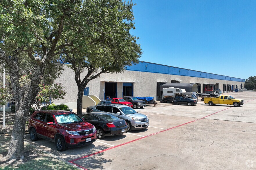 2107-2113 Franklin Dr, Fort Worth, TX à louer - Photo du bâtiment - Image 2 de 5