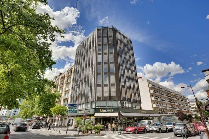 Bureau dans Neuilly-sur-Seine à louer - Photo du bâtiment - Image 2 de 10