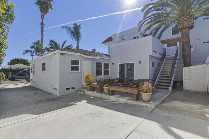 1544 Chalcedony St, San Diego, CA à vendre - Photo du bâtiment - Image 2 de 27