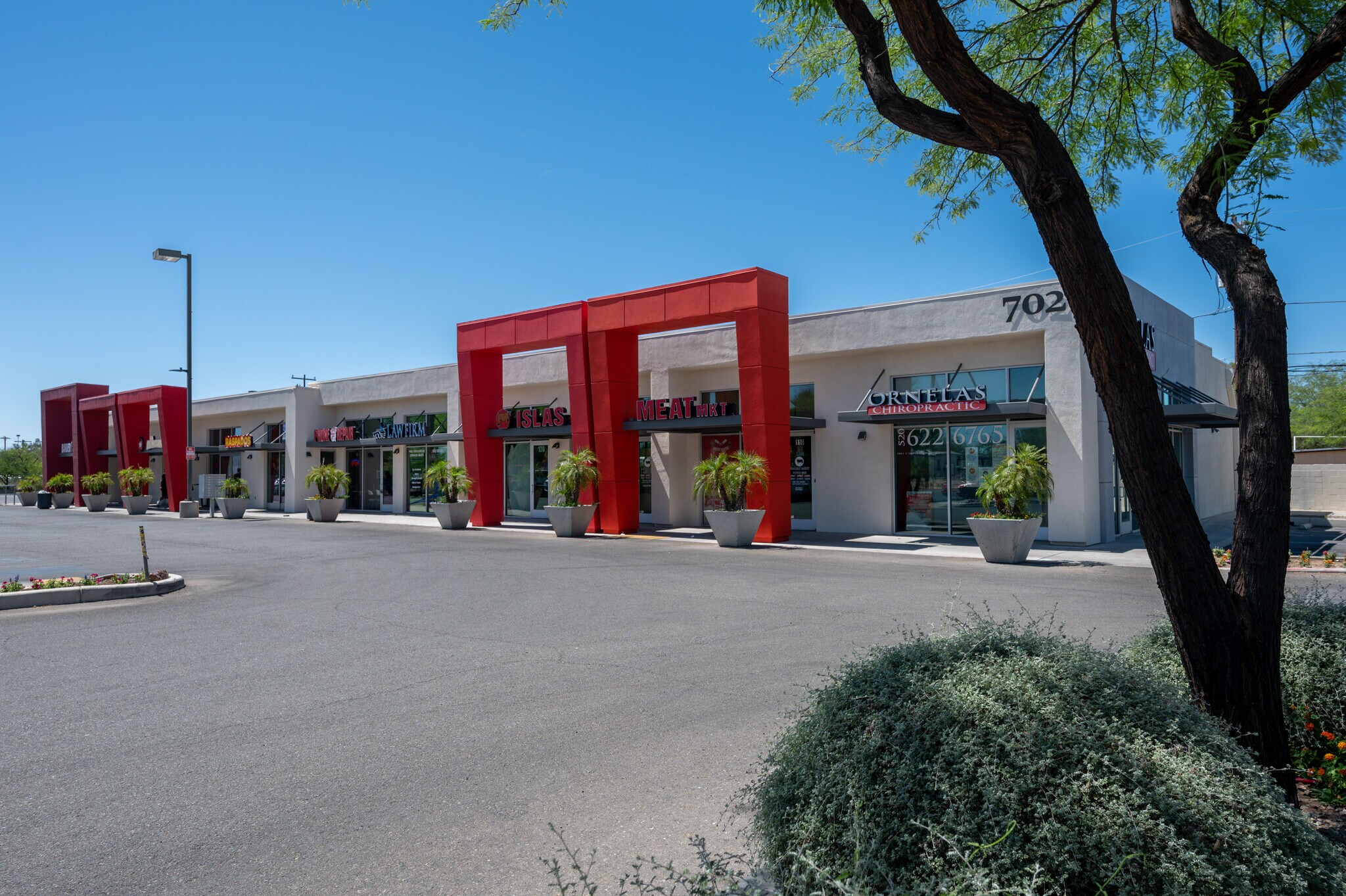 702 W Irvington Rd, Tucson, AZ à vendre Photo du bâtiment- Image 1 de 1