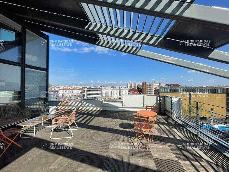 Office in Lyon for lease - Building Photo - Image 2 of 46