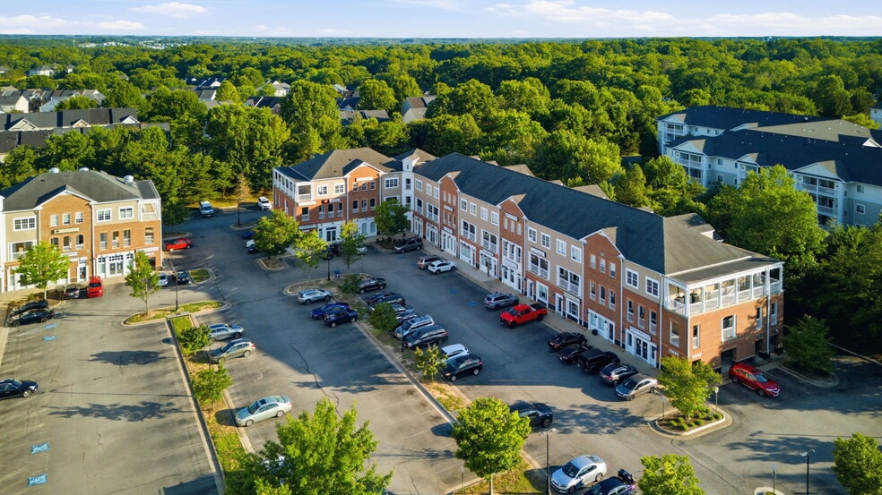13895 Hedgewood Dr, Woodbridge, VA for sale - Building Photo - Image 3 of 58