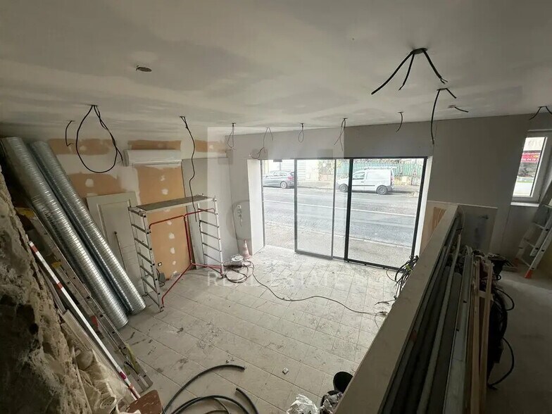 Commerce de détail dans Caluire-et-Cuire à louer - Photo de construction - Image 3 de 8