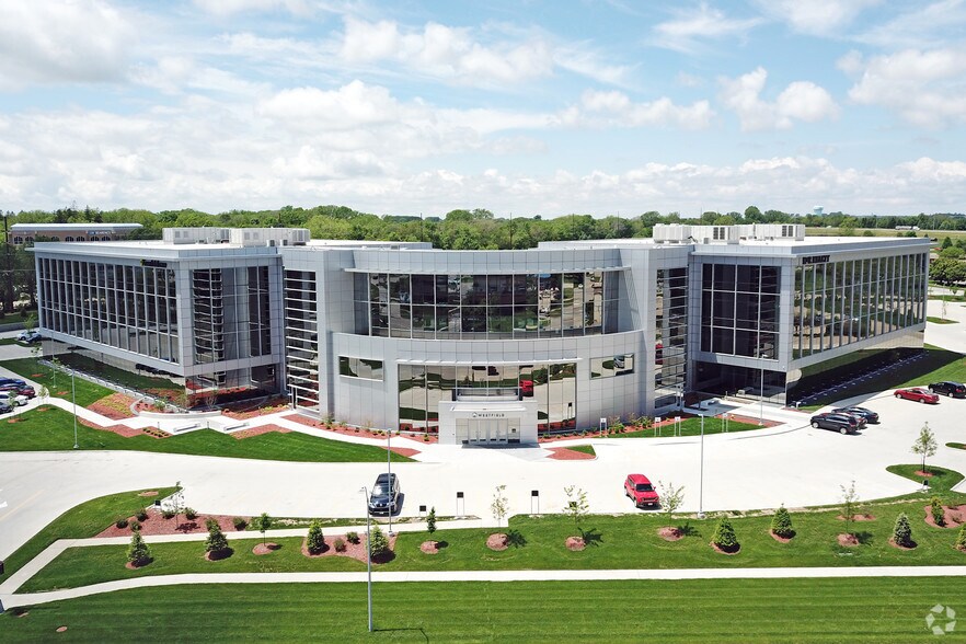 1080 Jordan Creek Pky, West Des Moines, IA à louer - Photo du bâtiment - Image 1 de 31