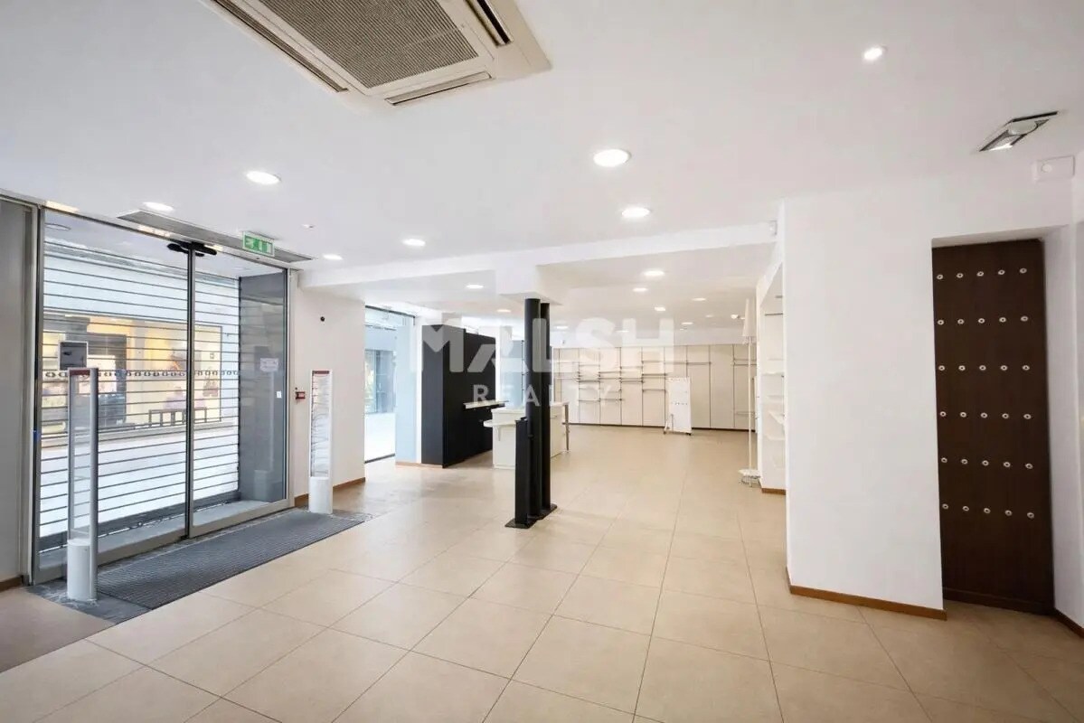 Retail in Saint-Étienne for lease Interior Photo- Image 1 of 4