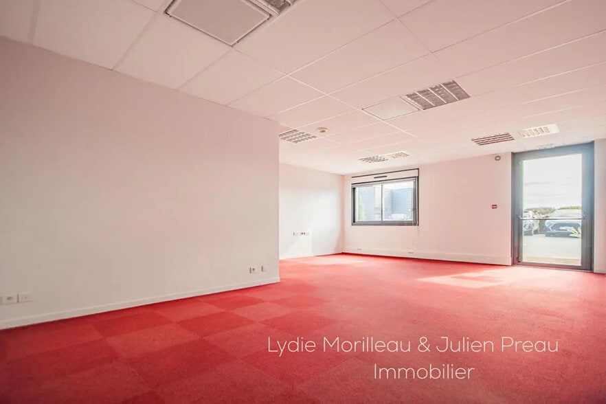 Office in Basse-Goulaine for lease - Interior Photo - Image 3 of 6