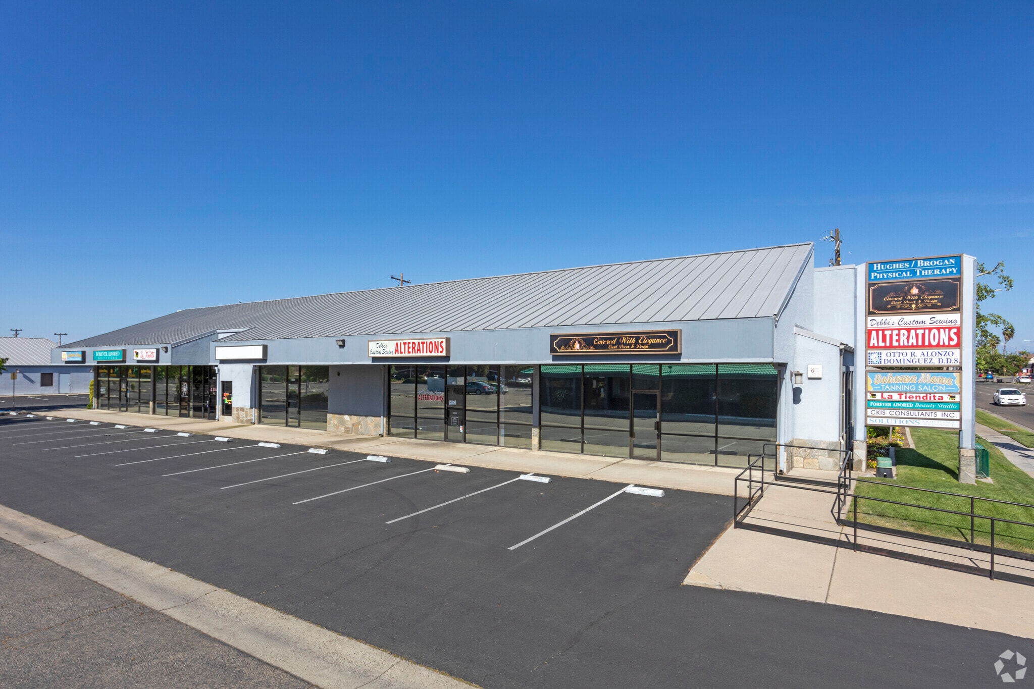 135 E Shaw Ave, Clovis, CA for lease Building Photo- Image 1 of 4