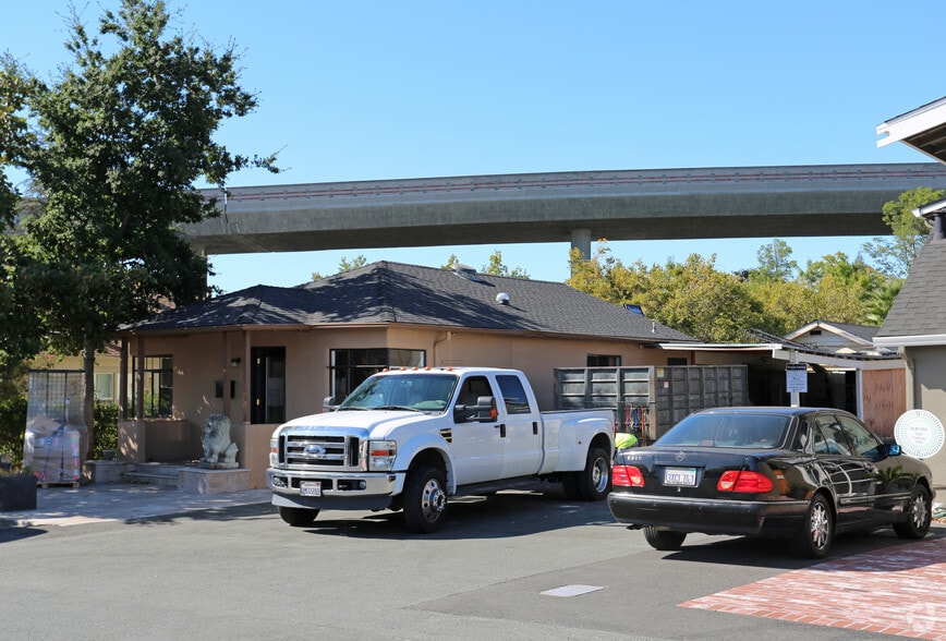 1117 Bont Ln, Walnut Creek, CA for lease - Building Photo - Image 2 of 3