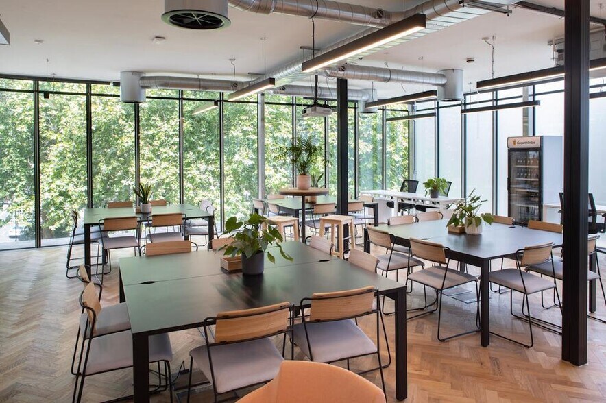 48 Hoxton Sq, Londres à louer - Photo du bâtiment - Image 2 de 21