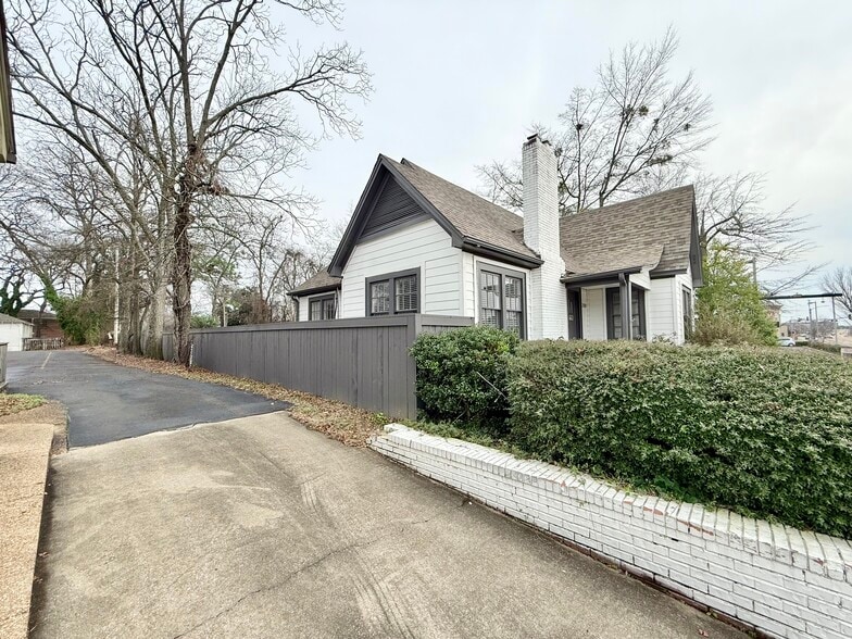 208 N Gloster St, Tupelo, MS for sale - Building Photo - Image 3 of 26