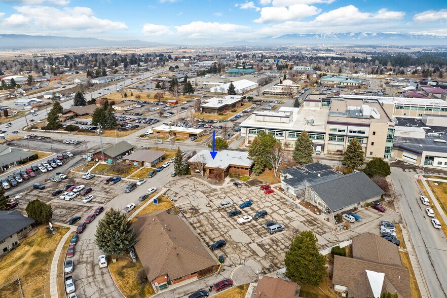 1297 Burns Way, Kalispell, MT à vendre - Photo du bâtiment - Image 3 de 35