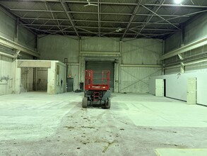 2224 Industrial Dr, Bethlehem, PA à louer Photo intérieure- Image 2 de 5