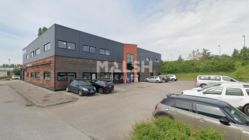 Retail in L'ISLE-D'ABEAU for lease - Building Photo - Image 1 of 3