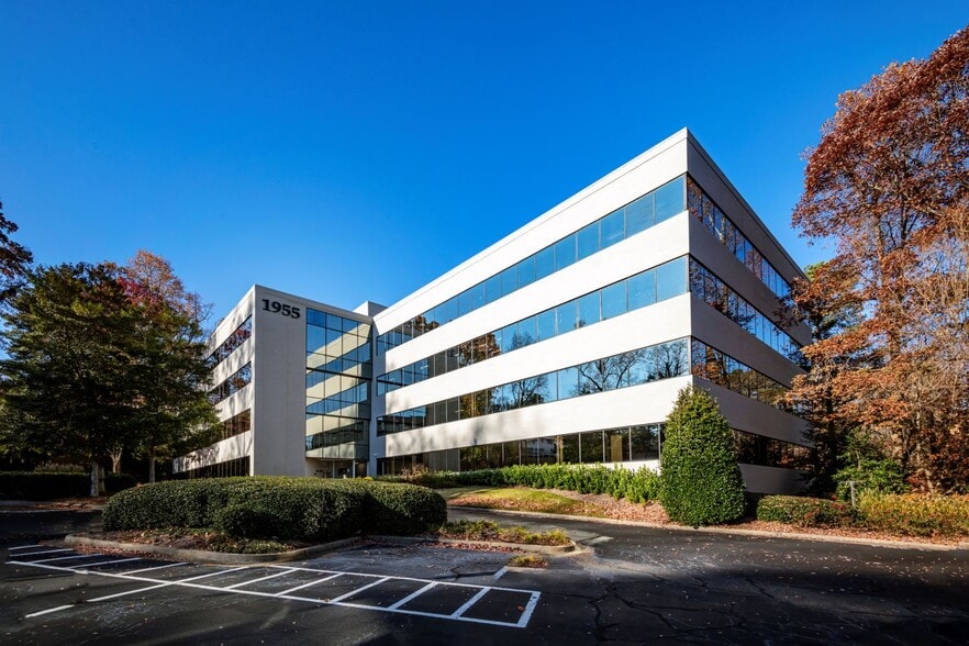 1955 Lake Park Dr SE, Smyrna, GA for lease - Building Photo - Image 2 of 13