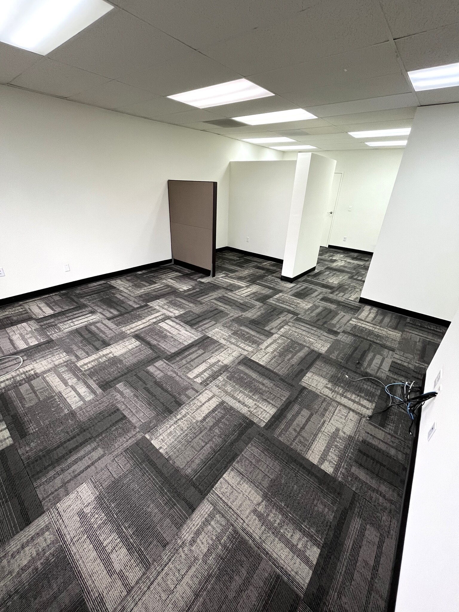 595 W Lambert Rd, Brea, CA à louer Photo intérieure- Image 1 de 8