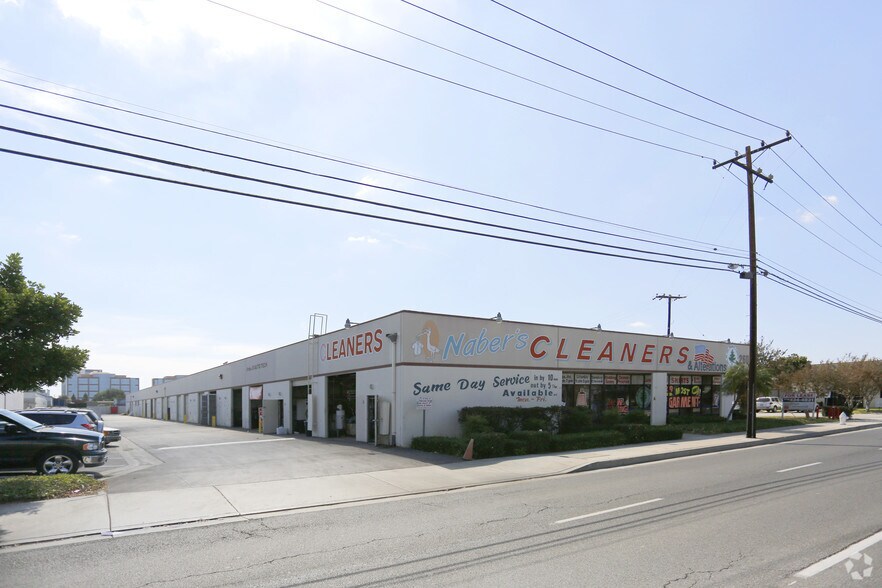 260 E Dyer Rd, Santa Ana, CA à louer - Photo du bâtiment - Image 2 de 8