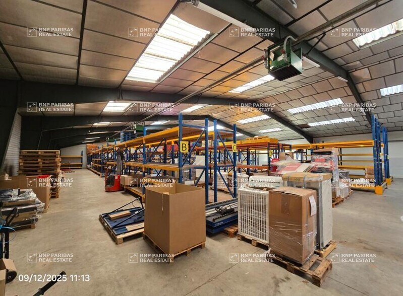Flex in Nantes for lease - Interior Photo - Image 2 of 10