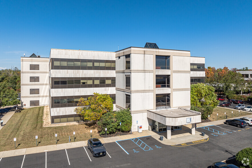 15 Corporate Pl S, Piscataway, NJ for lease - Building Photo - Image 2 of 7