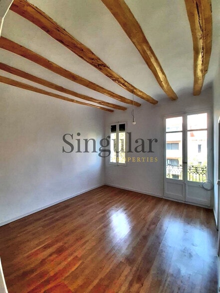 Multifamily in Barcelona, Barcelona for sale - Primary Photo - Image 1 of 10