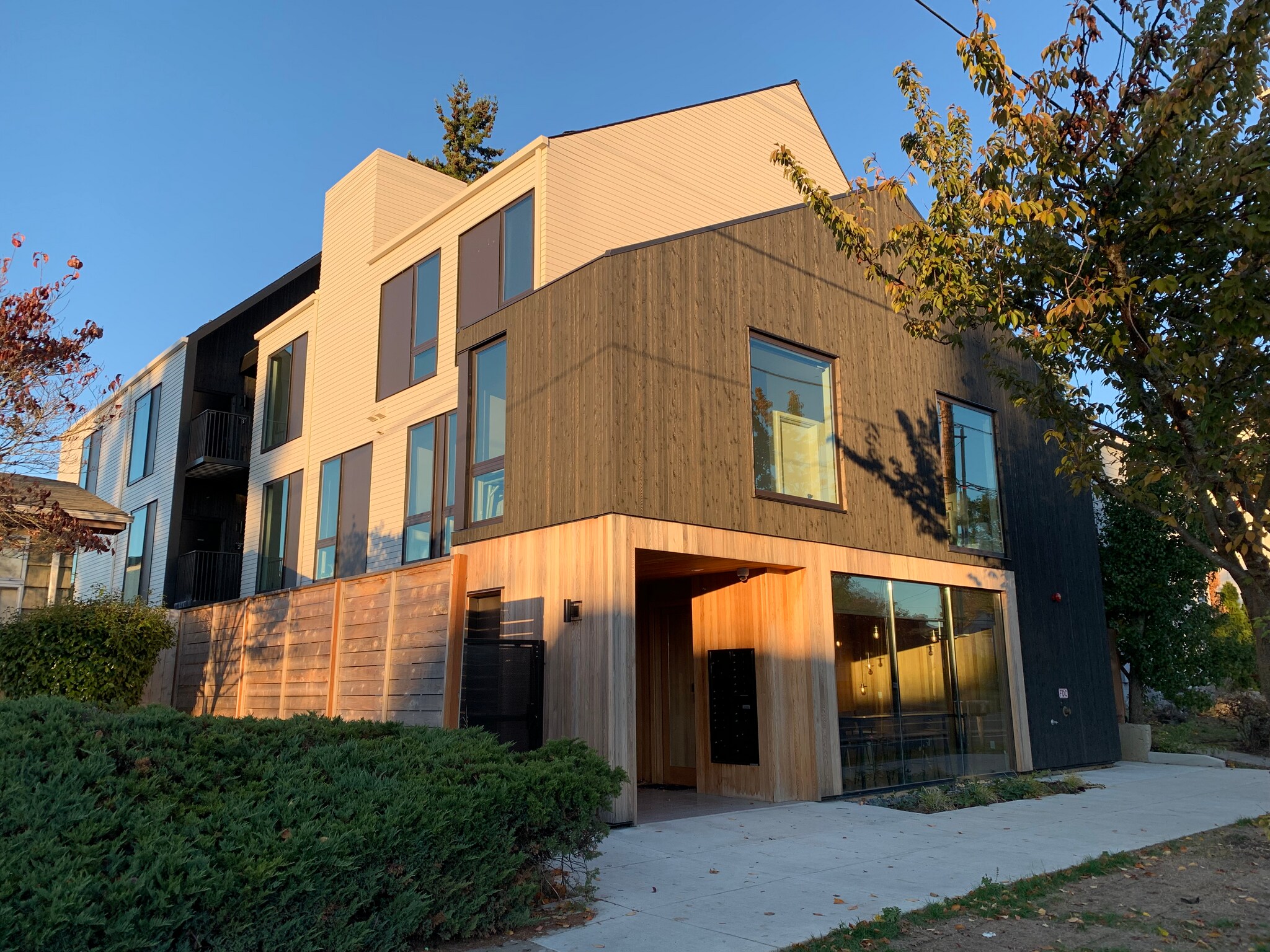 1825 N Rosa Parks Way, Portland, OR à vendre Photo du bâtiment- Image 1 de 1