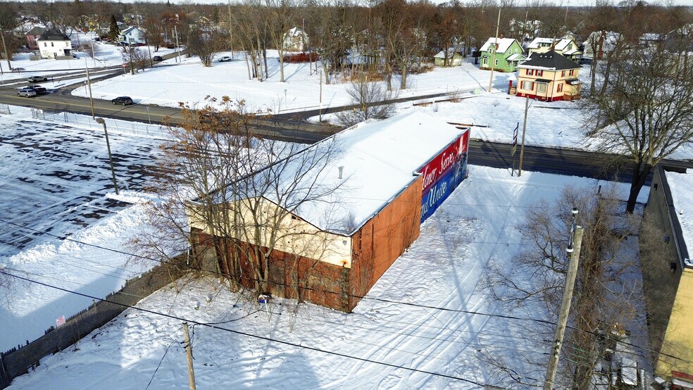 1545 Martin L King Ave, Flint, MI à vendre - Photo du bâtiment - Image 3 de 6