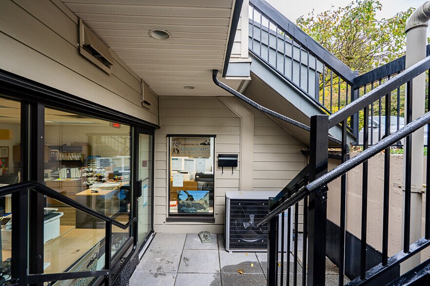 2458 Haywood Av, West Vancouver, BC à vendre - Photo du bâtiment - Image 2 de 5
