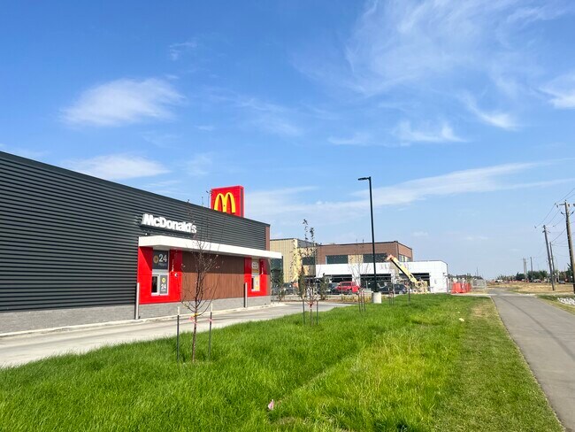 Plus de détails pour 16745 71 NW st, Edmonton, AB - Commerce de détail à louer