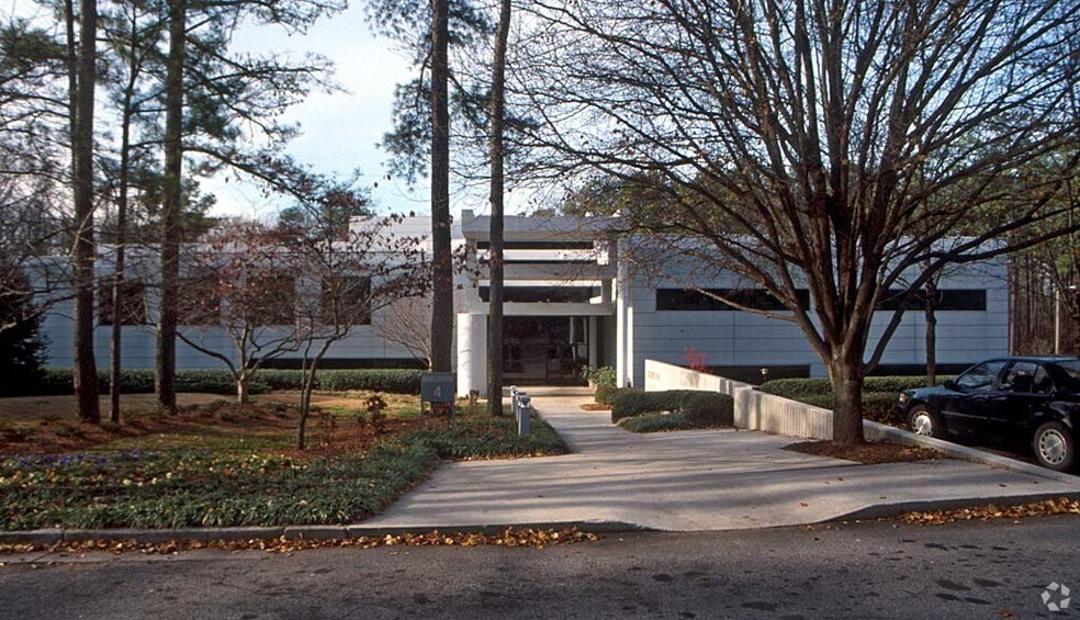 2933 Miller Rd, Decatur, GA à louer - Photo du bâtiment - Image 2 de 3