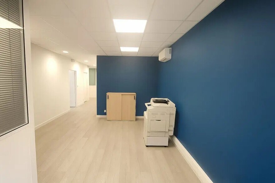 Local d'activités dans Vaulx-Milieu à vendre - Photo intérieure - Image 3 de 9