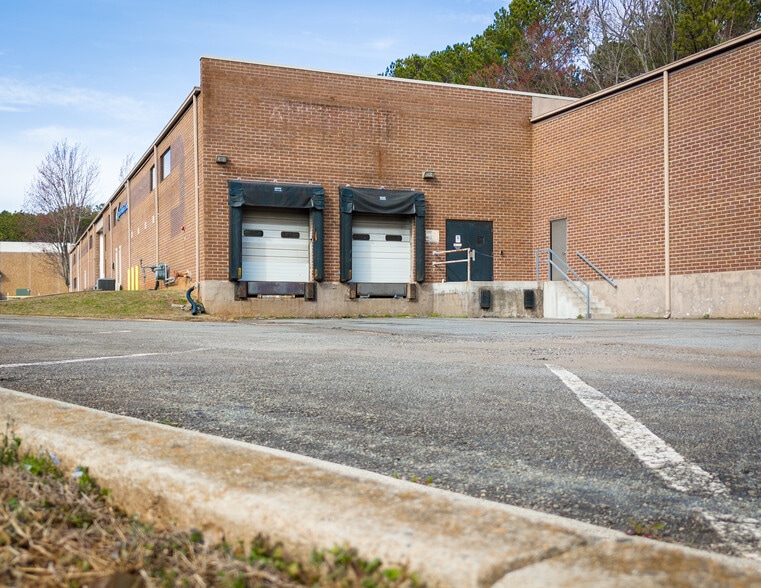 1040 Cobb Industrial Dr, Marietta, GA for sale - Building Photo - Image 2 of 17