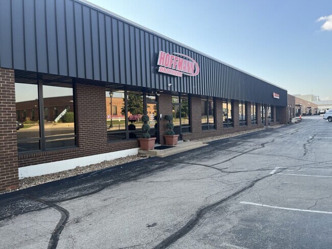 More details for 1025-1035 Hanley Industrial Ct, Brentwood, MO - Flex for Lease