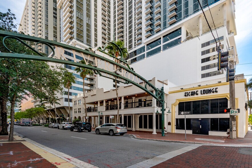 145 SW 1st Ave, Fort Lauderdale, FL à louer - Photo du bâtiment - Image 2 de 39