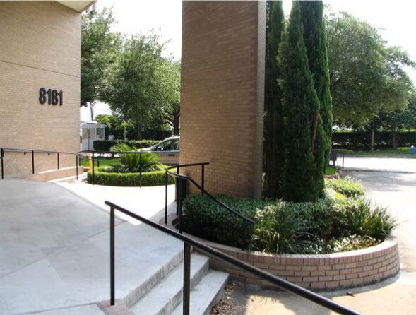 8181 N Stadium Dr, Houston, TX à louer - Photo du bâtiment - Image 3 de 11