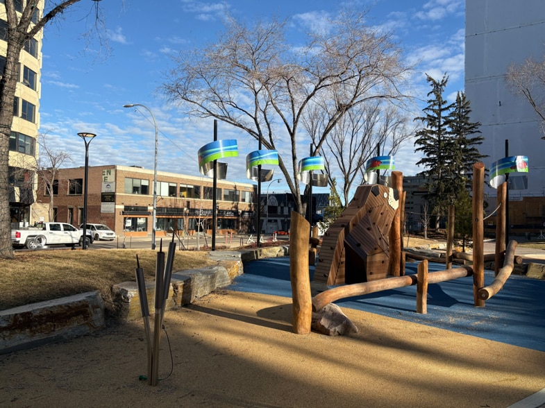 10130-10132 105 St NW, Edmonton, AB for lease - Building Photo - Image 2 of 15