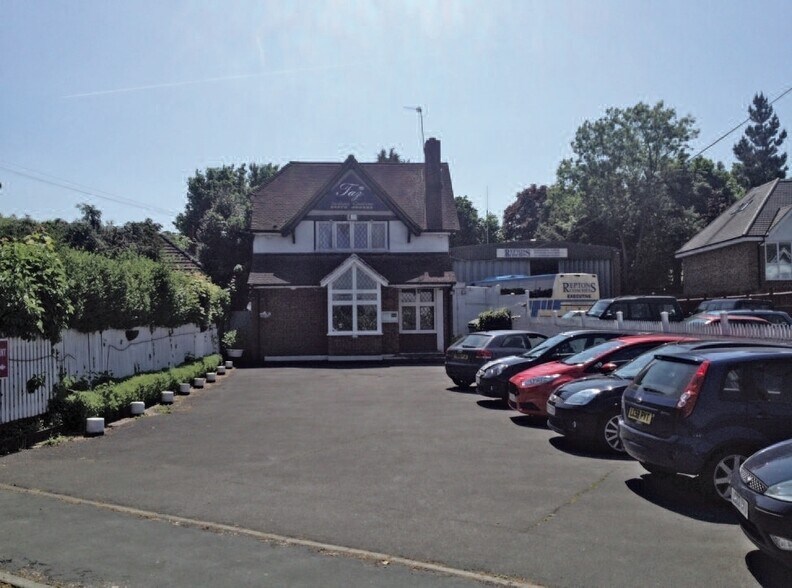Guildford Rd, Leatherhead à vendre - Photo principale - Image 1 de 2