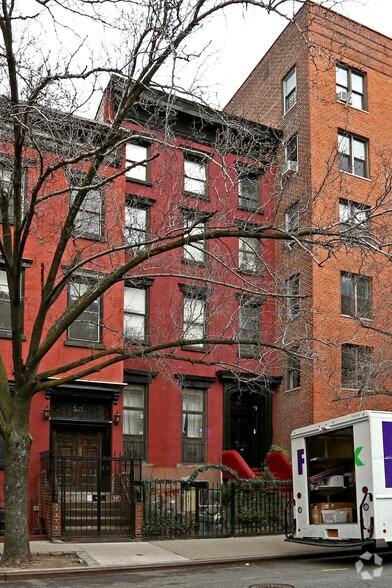 315 W 18th St, New York, NY à vendre - Photo principale - Image 1 de 4