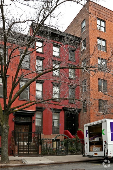 315 W 18th St, New York, NY for sale - Primary Photo - Image 1 of 4