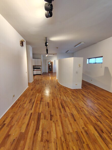 2059 W Grand Ave, Chicago, IL à louer - Photo intérieure - Image 2 de 10