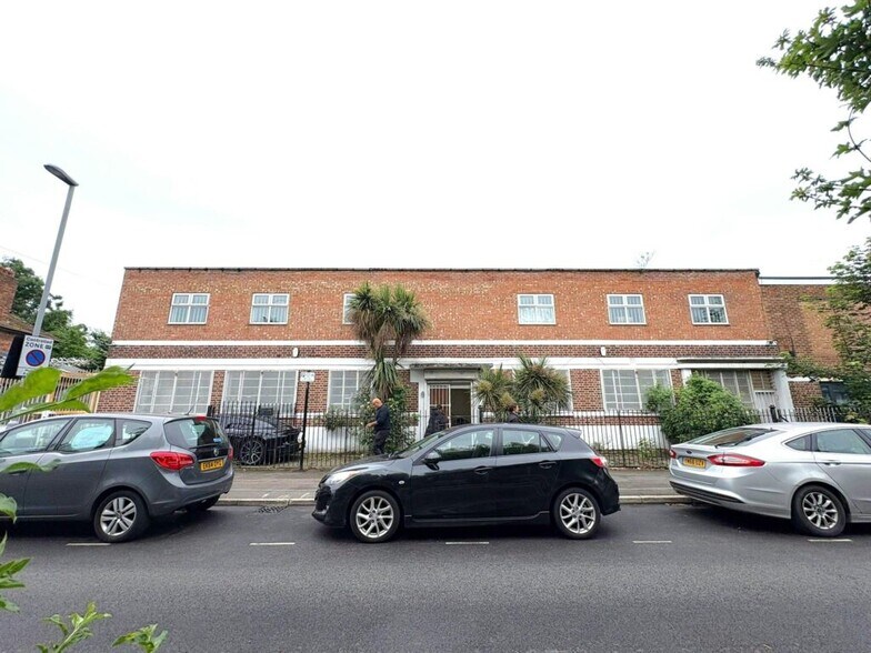 33 Sutherland Rd, London for lease - Building Photo - Image 1 of 4