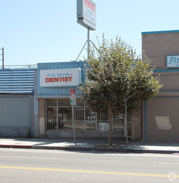 962 W Manchester Ave, Los Angeles, CA à louer - Photo du bâtiment - Image 2 de 5