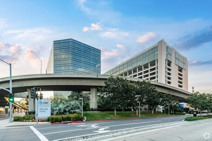 2250 E Imperial Hwy, El Segundo, CA à louer - Photo du bâtiment - Image 2 de 3