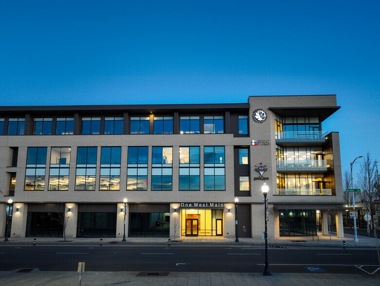 1 W Main St, Medford, OR à louer - Photo du bâtiment - Image 2 de 9