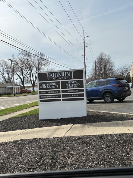 1212-1240 Stroop Rd, Dayton, OH à louer - Photo du bâtiment - Image 3 de 9