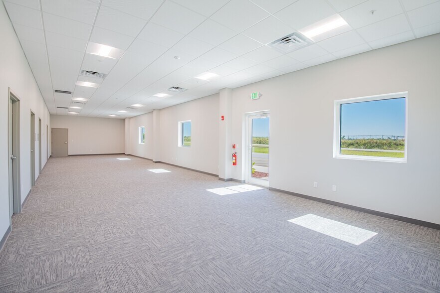 3194 Airman's dr, Fort Pierce, FL à louer - Photo intérieure - Image 2 de 5