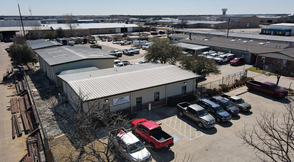 405 Industrial Blvd, Mansfield, TX à louer - Photo du bâtiment - Image 2 de 6