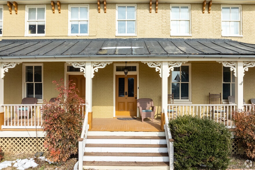 120 Water St, New Windsor, MD à vendre - Photo du bâtiment - Image 2 de 4